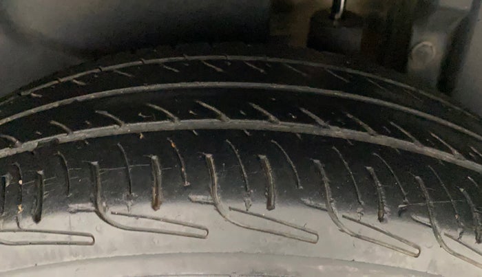 2014 Maruti Swift Dzire VXI, Petrol, Manual, 59,902 km, Left Rear Tyre Tread