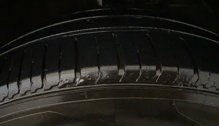 2020 Maruti Ertiga ZXI SHVS, Petrol, Manual, 92,361 km, Right Front Tyre Tread