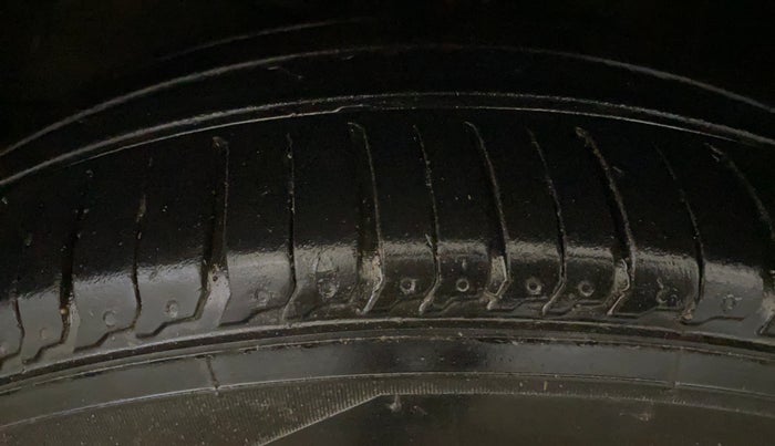 2020 Maruti Ertiga ZXI SHVS, Petrol, Manual, 92,361 km, Left Front Tyre Tread