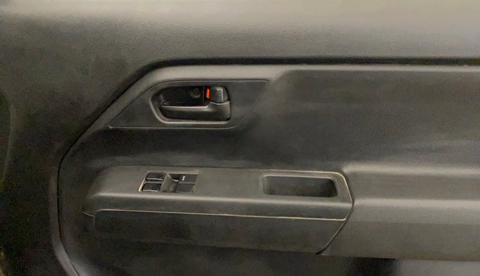 2019 Maruti New Wagon-R LXI 1.0, Petrol, Manual, 38,286 km, Driver Side Door Panels Control