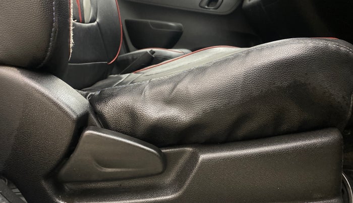 2021 Renault Kwid RXT 1.0 AMT (O), Petrol, Automatic, 60,243 km, Driver Side Adjustment Panel