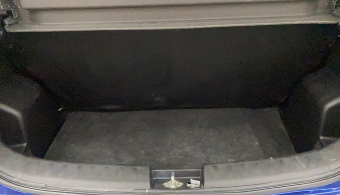 2014 Maruti Swift VXI, Petrol, Manual, 70,860 km, Boot Inside