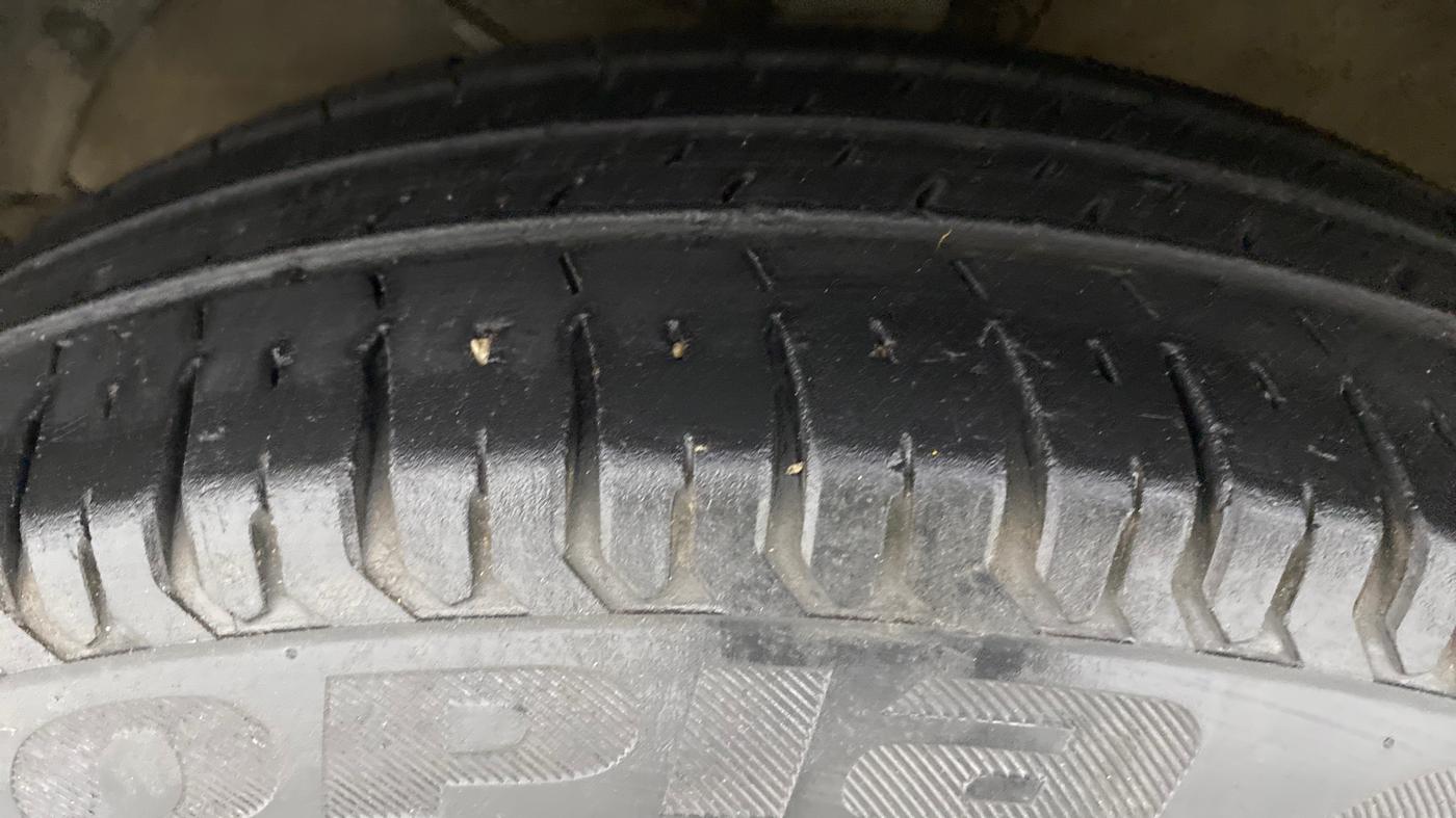 2018 Maruti Dzire VXI AMT, Petrol, Automatic, 53,041 km, Left Front Tyre Tread