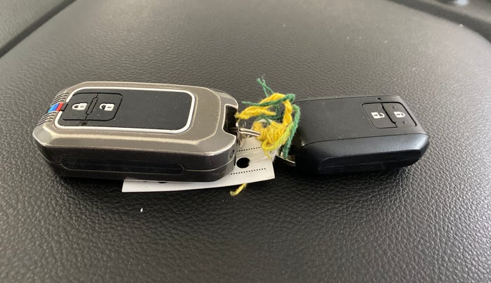 2024 Maruti Grand Vitara DELTA SMART HYBRID, Petrol, Manual, 9,386 km, Key Close Up