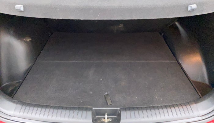 2016 Hyundai Creta SX PLUS 1.6 PETROL, Petrol, Manual, 50,779 km, Boot Inside