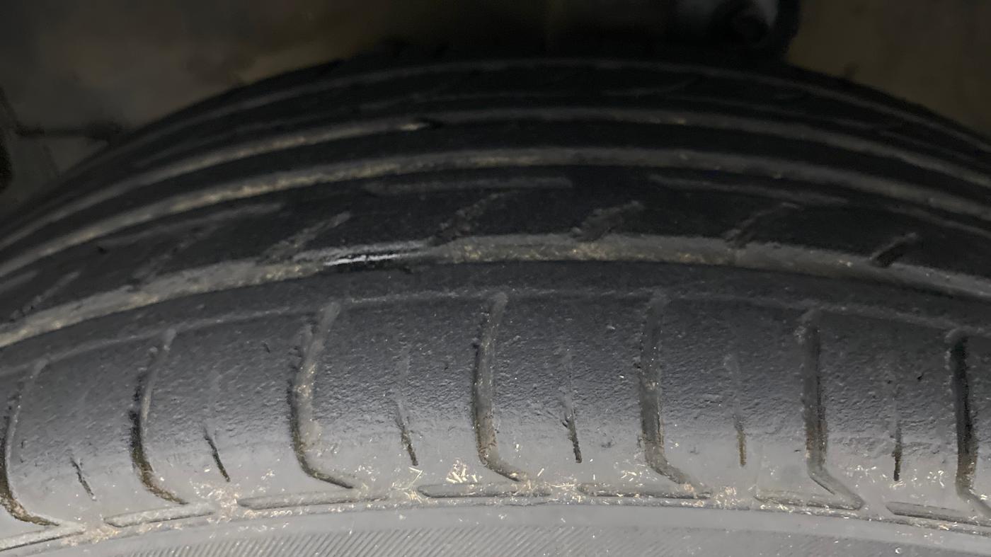 2010 Maruti A Star VXI, Petrol, Manual, 42,085 km, Left Front Tyre Tread