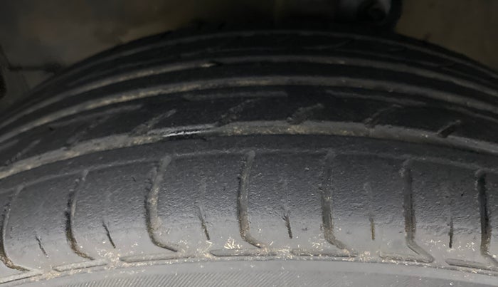 2010 Maruti A Star VXI, Petrol, Manual, 42,085 km, Left Front Tyre Tread