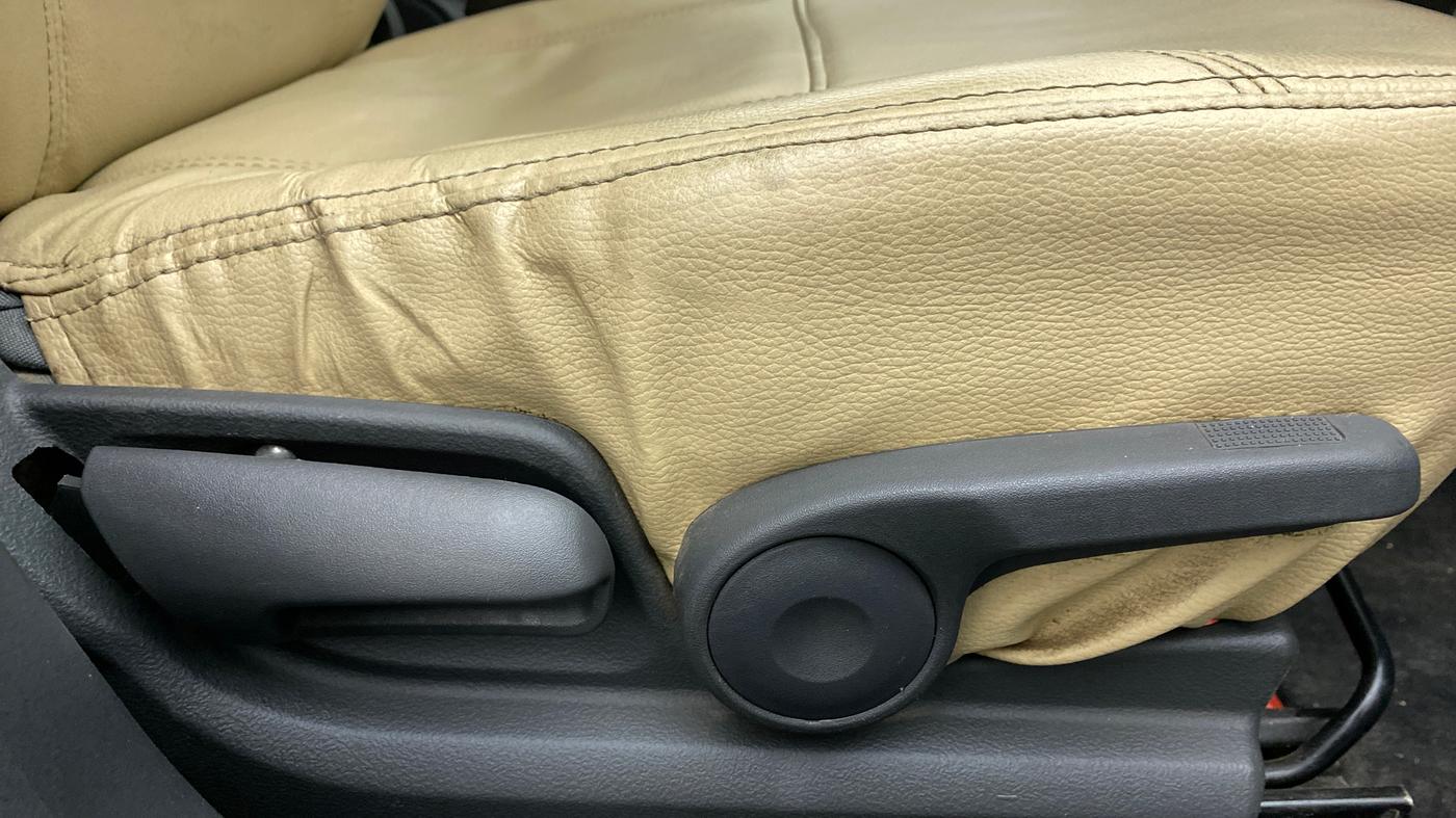 2010 Maruti A Star VXI, Petrol, Manual, 42,085 km, Driver Side Adjustment Panel