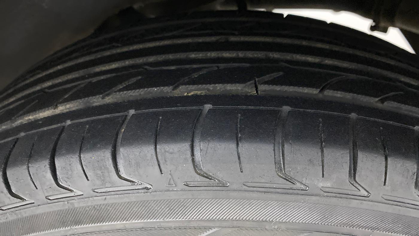 2010 Maruti A Star VXI, Petrol, Manual, 42,085 km, Left Rear Tyre Tread