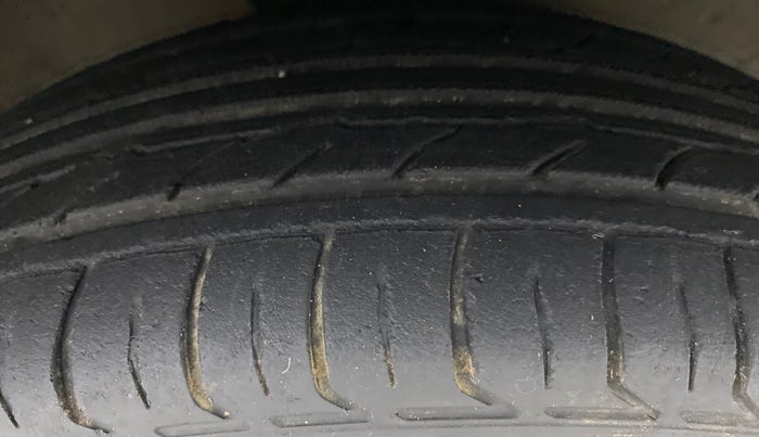 2010 Maruti A Star VXI, Petrol, Manual, 42,085 km, Right Rear Tyre Tread