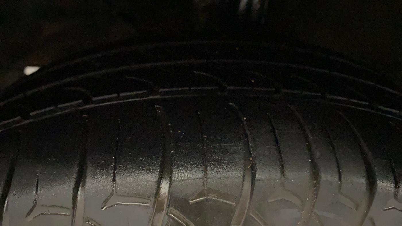 2021 Maruti Ertiga VXI CNG, CNG, Manual, 54,675 km, Left Front Tyre Tread