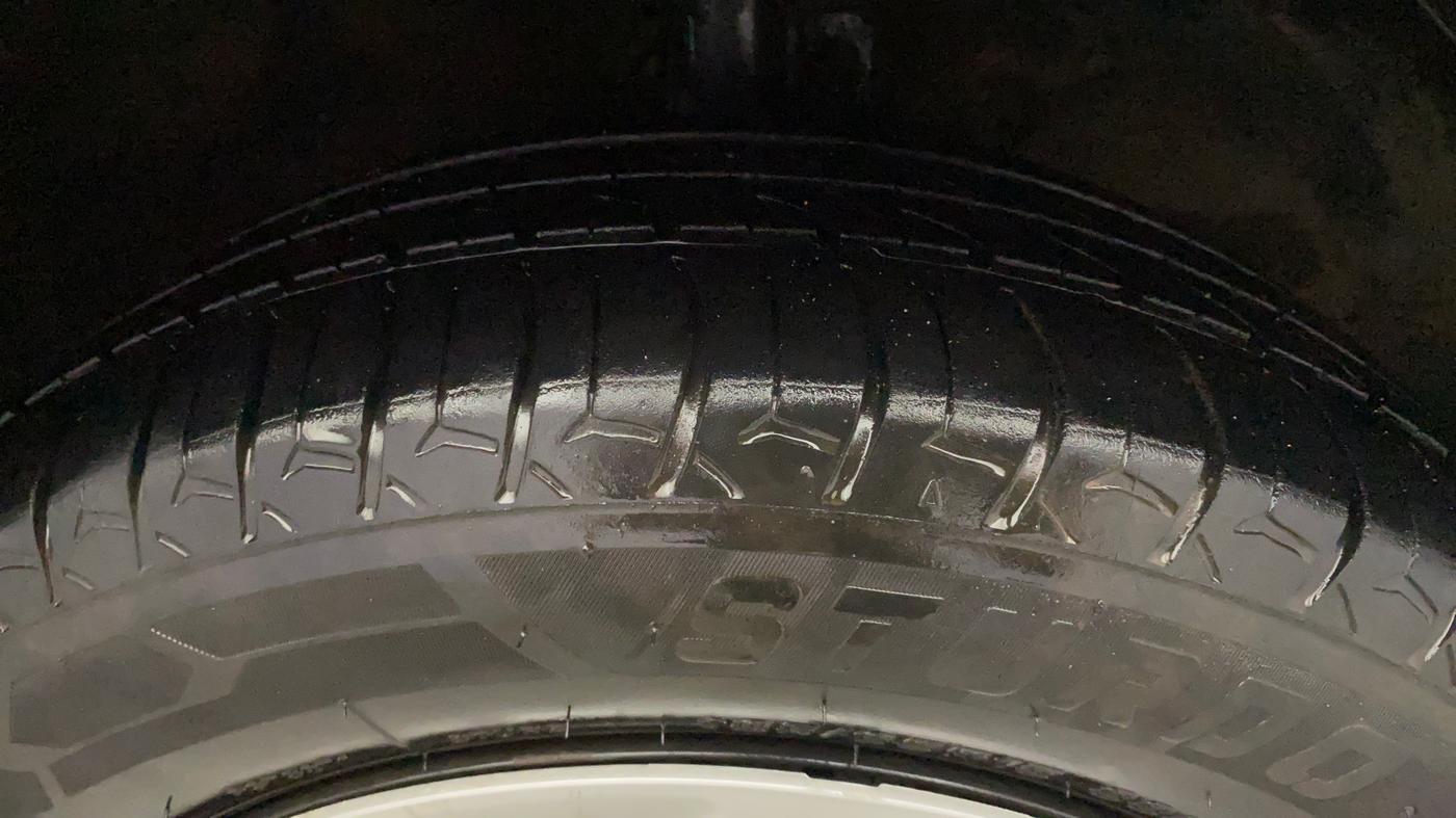 2021 Maruti Ertiga VXI CNG, CNG, Manual, 54,675 km, Right Front Tyre Tread