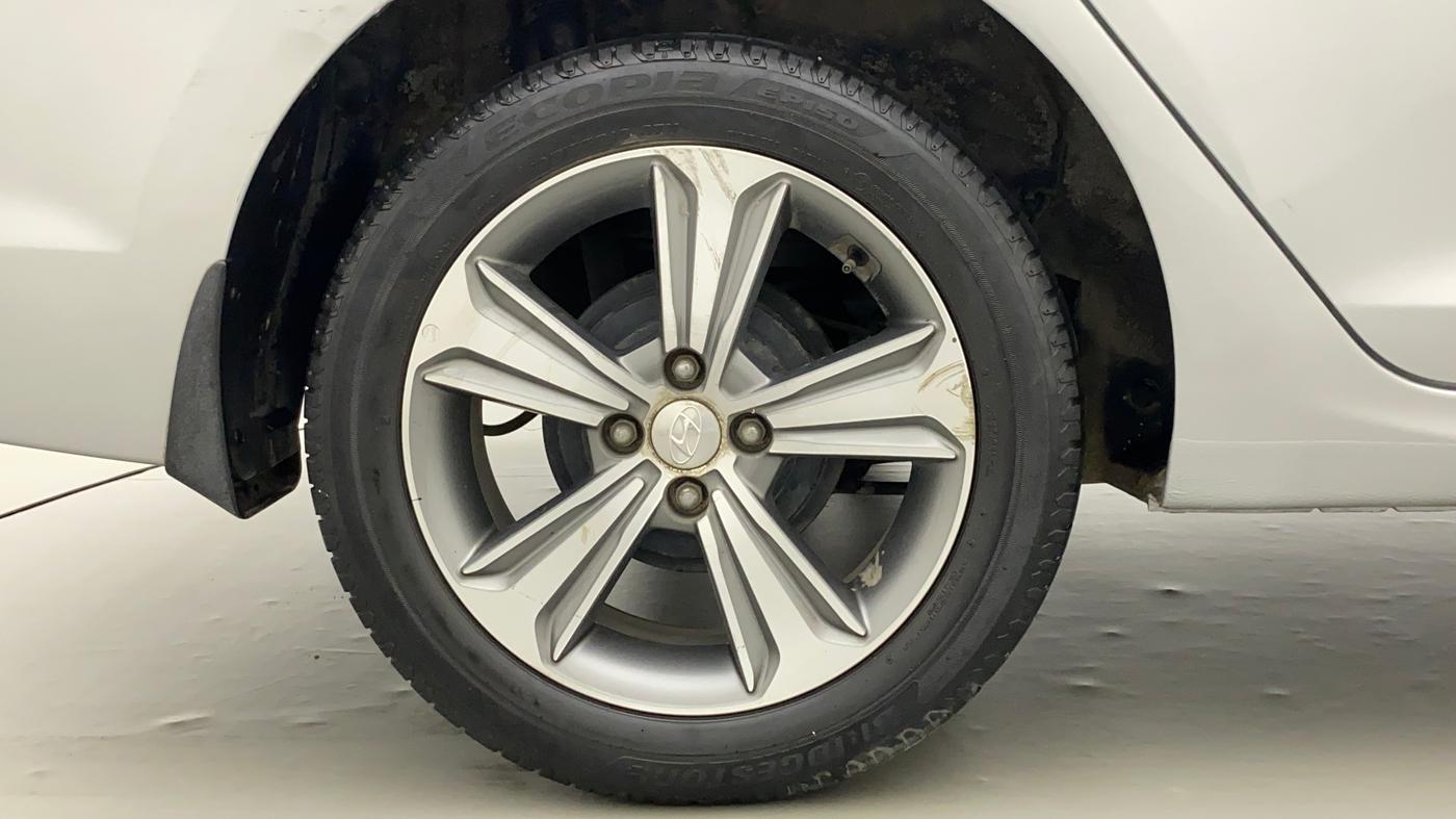2018 Hyundai Verna 1.6 VTVT SX, Petrol, Manual, 56,462 km, Right Rear Wheel