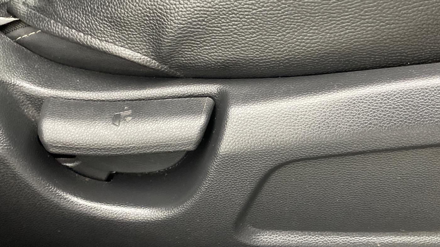 2019 Hyundai Elite i20 MAGNA+ VTVT, Petrol, Manual, 17,512 km, Driver Side Adjustment Panel
