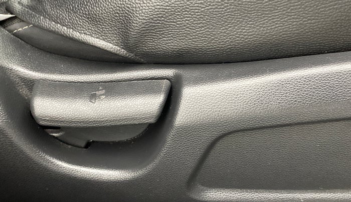 2019 Hyundai Elite i20 MAGNA+ VTVT, Petrol, Manual, 17,512 km, Driver Side Adjustment Panel