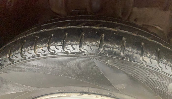 2017 Tata Tiago XE PETROL, CNG, Manual, 96,208 km, Right Front Tyre Tread