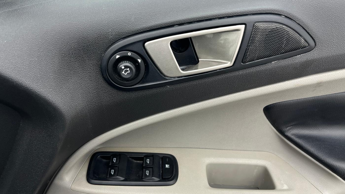 2016 Ford Ecosport TREND 1.5L PETROL, Petrol, Manual, 1,02,201 km, Driver Side Door Panels Control