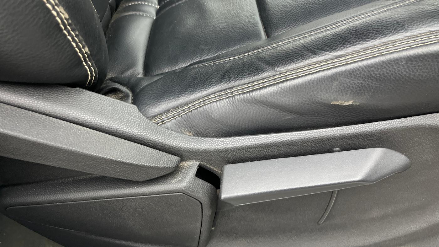 2016 Ford Ecosport TREND 1.5L PETROL, Petrol, Manual, 1,02,201 km, Driver Side Adjustment Panel