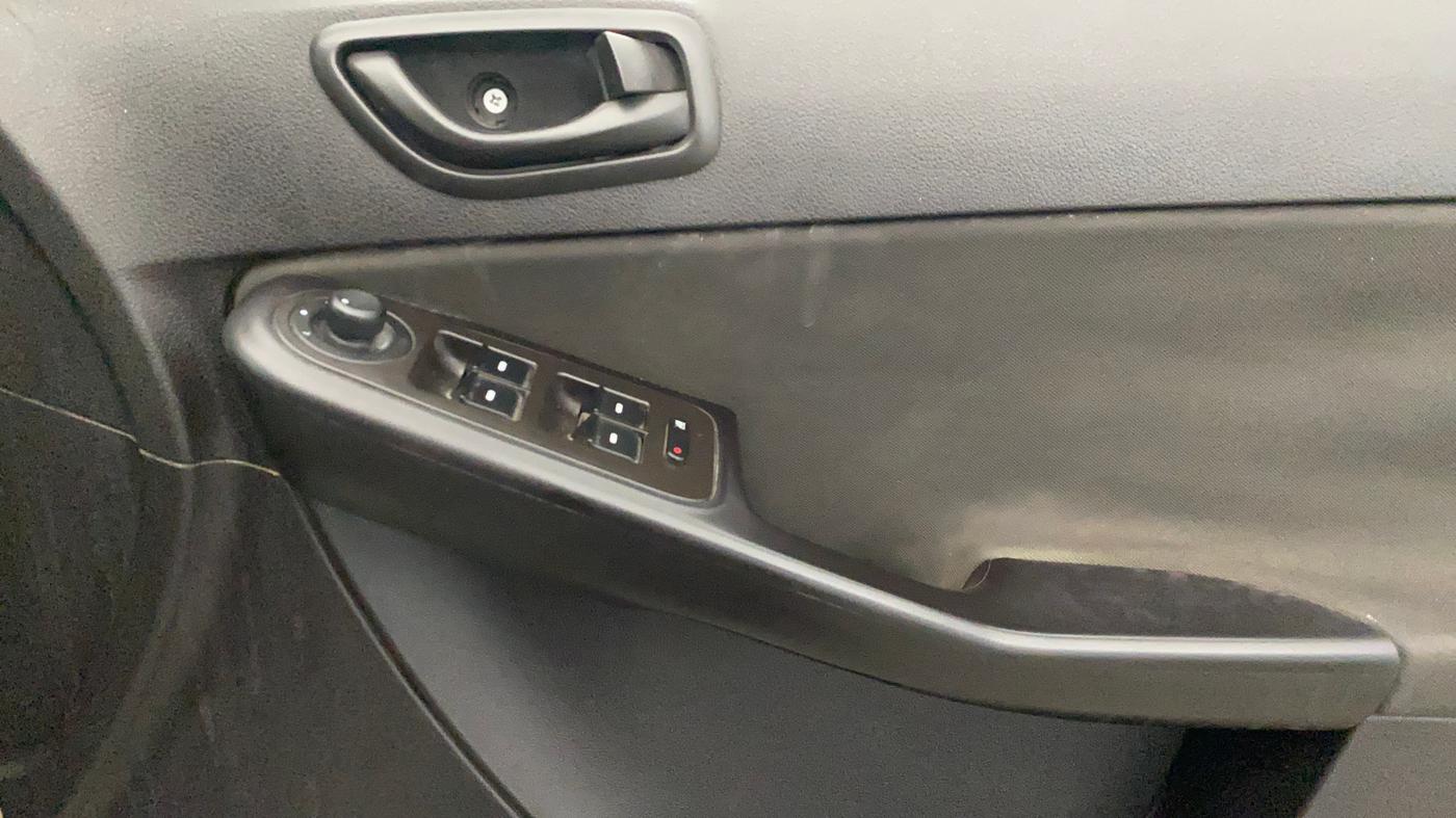 2016 Tata Zest XM PETROL, Petrol, Manual, 34,457 km, Driver Side Door Panels Control