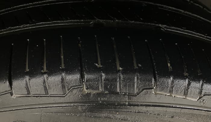 2014 Volkswagen Polo HIGHLINE1.2L, Petrol, Manual, 74,715 km, Right Rear Tyre Tread