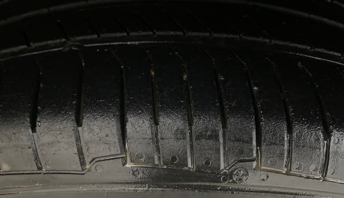 2014 Volkswagen Polo HIGHLINE1.2L, Petrol, Manual, 74,715 km, Left Front Tyre Tread