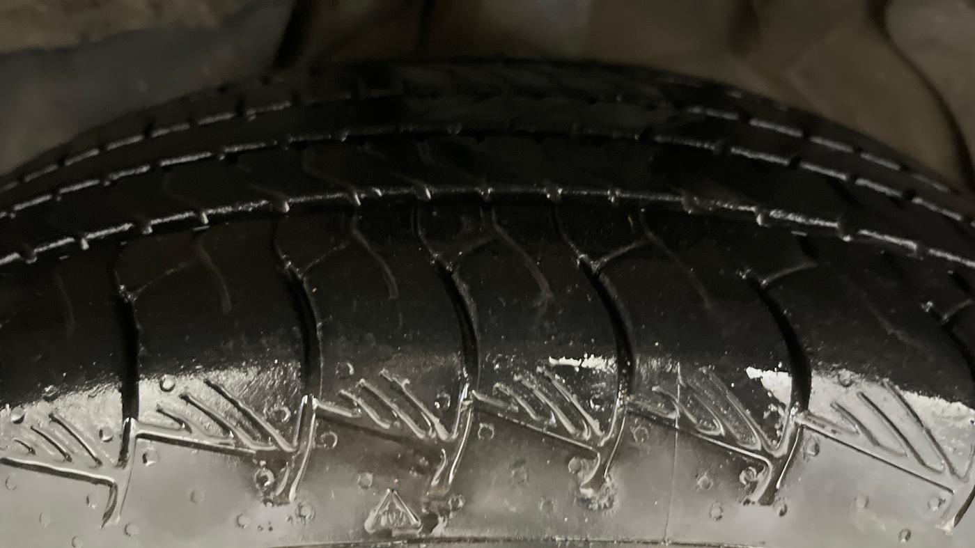 2023 MG HECTOR SAVVY PRO 1.5 TURBO CVT PETROL, Petrol, Automatic, 1,02,801 km, Left Front Tyre Tread