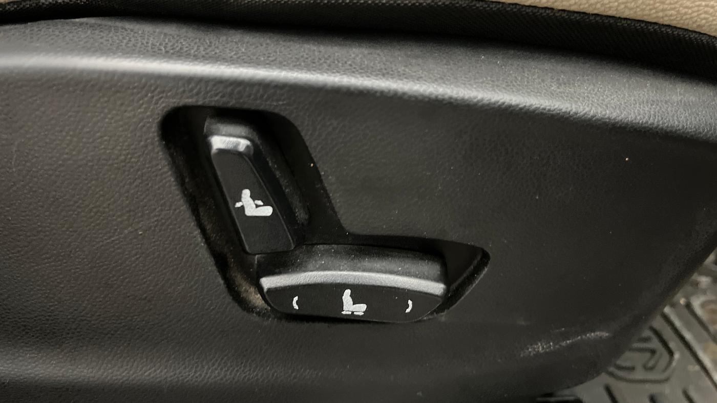 2023 MG HECTOR SAVVY PRO 1.5 TURBO CVT PETROL, Petrol, Automatic, 1,02,801 km, Driver Side Adjustment Panel