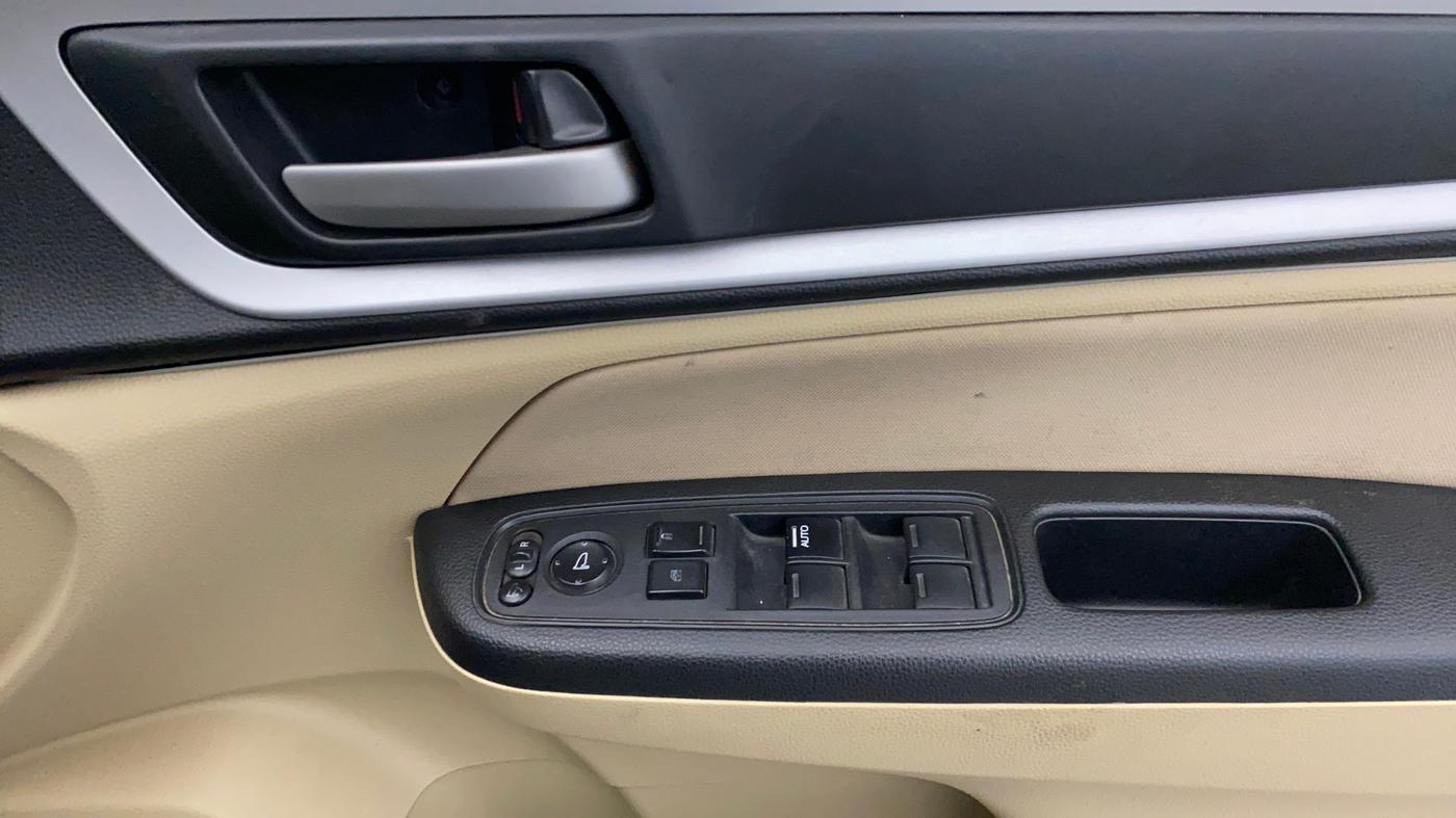 2022 Honda Amaze 1.2L I-VTEC S, Petrol, Manual, 1,07,710 km, Driver Side Door Panels Control