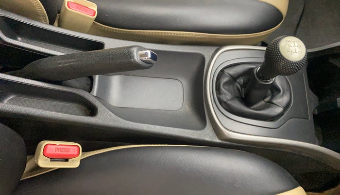 2018 Honda City 1.5L I-VTEC V MT, Petrol, Manual, 1,28,745 km, Gear Lever