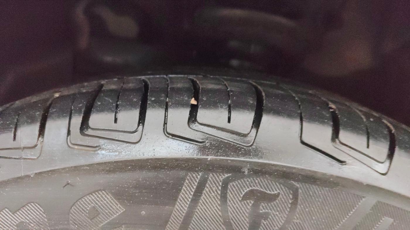 2018 Hyundai Grand i10 SPORTZ AT 1.2 KAPPA VTVT, Petrol, Automatic, 18,286 km, Left Front Tyre Tread