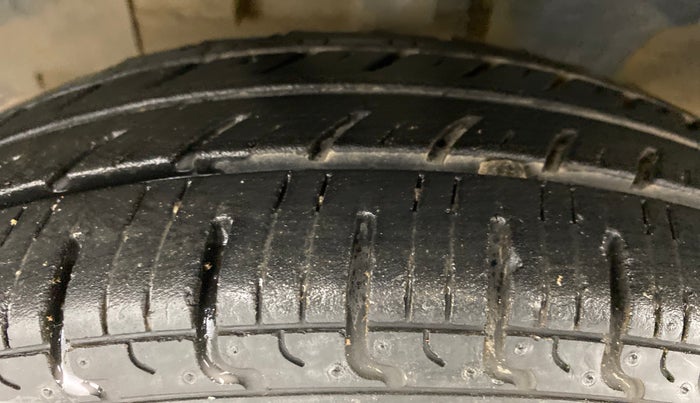2017 Renault Kwid 1.0 RXT Opt AT, Petrol, Automatic, 27,072 km, Left Front Tyre Tread