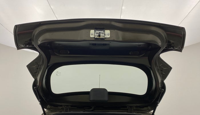 2017 Renault Kwid 1.0 RXT Opt AT, Petrol, Automatic, 27,072 km, Boot Door Open