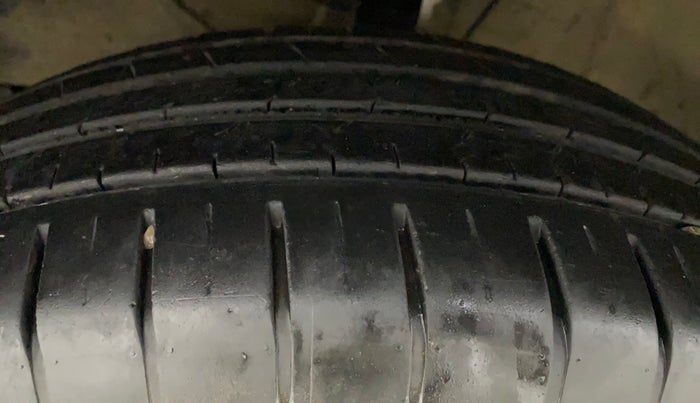 2022 Maruti Dzire ZXI CNG, CNG, Manual, 30,011 km, Left Front Tyre Tread
