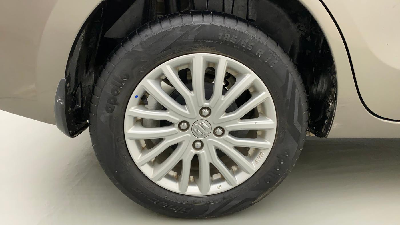 2022 Maruti Dzire ZXI CNG, CNG, Manual, 30,011 km, Right Rear Wheel