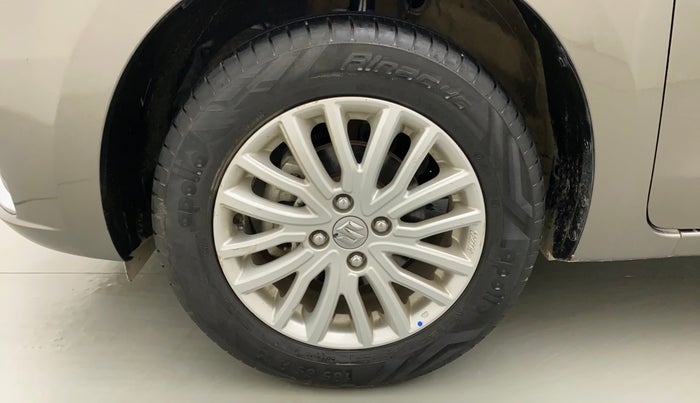 2022 Maruti Dzire ZXI CNG, CNG, Manual, 30,011 km, Left Front Wheel