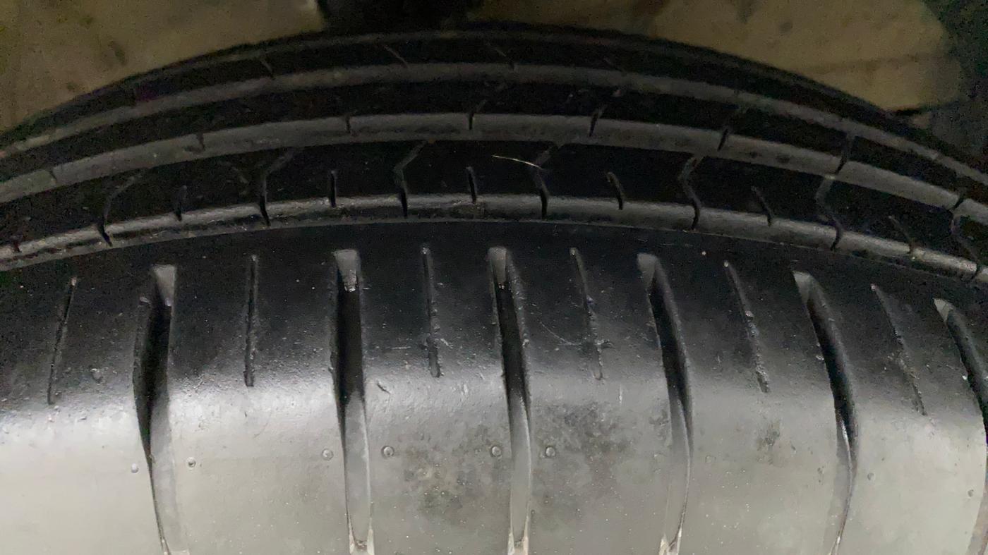2022 Maruti Dzire ZXI CNG, CNG, Manual, 30,011 km, Right Front Tyre Tread
