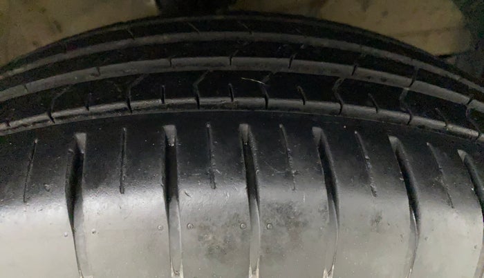 2022 Maruti Dzire ZXI CNG, CNG, Manual, 30,011 km, Right Front Tyre Tread