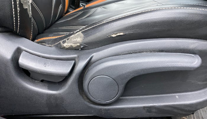 2019 Hyundai Elite i20 SPORTZ PLUS 1.4 CRDI, Diesel, Manual, 82,662 km, Driver Side Adjustment Panel