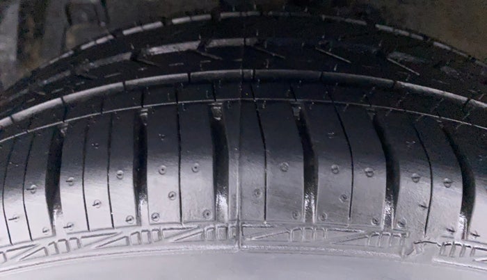2018 Maruti Ciaz ZETA 1.4 VVT AMT, Petrol, Automatic, 39,176 km, Left Front Tyre Tread