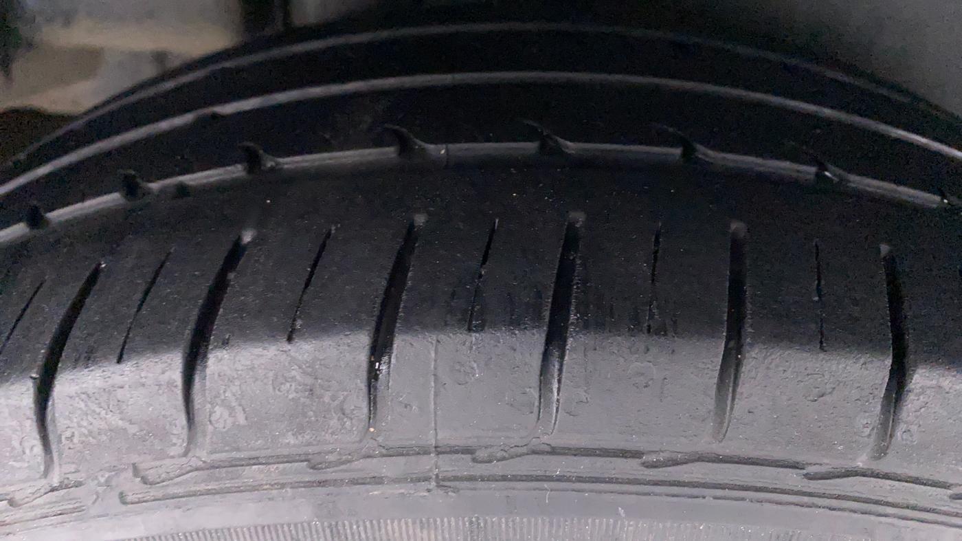 2018 Maruti Ciaz ZETA 1.4 VVT AMT, Petrol, Automatic, 39,176 km, Right Rear Tyre Tread