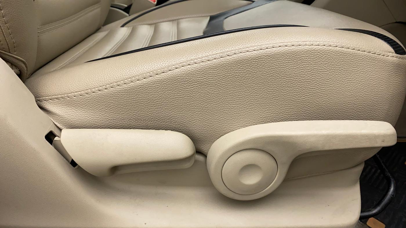 2018 Maruti Ciaz ZETA 1.4 VVT AMT, Petrol, Automatic, 39,176 km, Driver Side Adjustment Panel