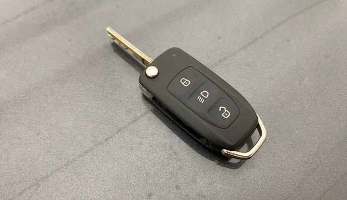 2024 Tata NEXON SMART+ 1.2 PETROL, Petrol, Manual, 15,180 km, Key Close Up