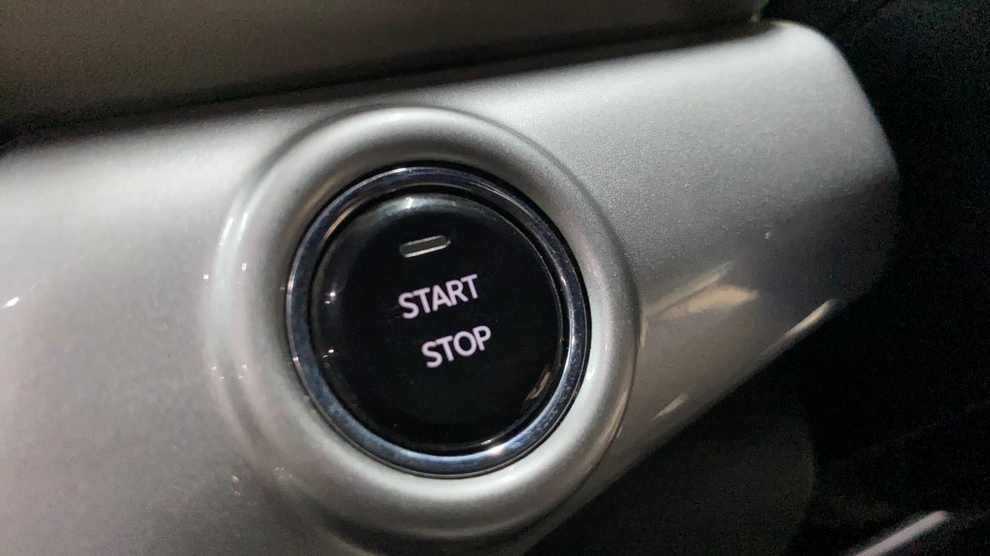 2024 Mahindra XUV700 AX 7 D MT 7 STR, Diesel, Manual, 19,527 km, Keyless Start/ Stop Button