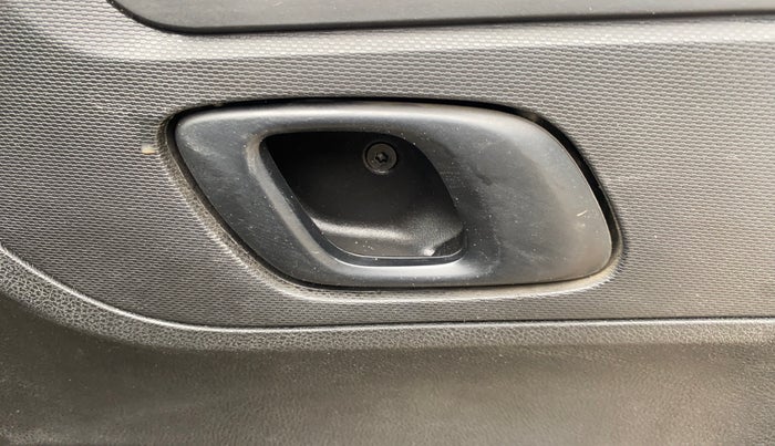 2018 Renault Kwid RXT 1.0 AMT (O), Petrol, Automatic, 25,925 km, Driver Side Door Panels Control