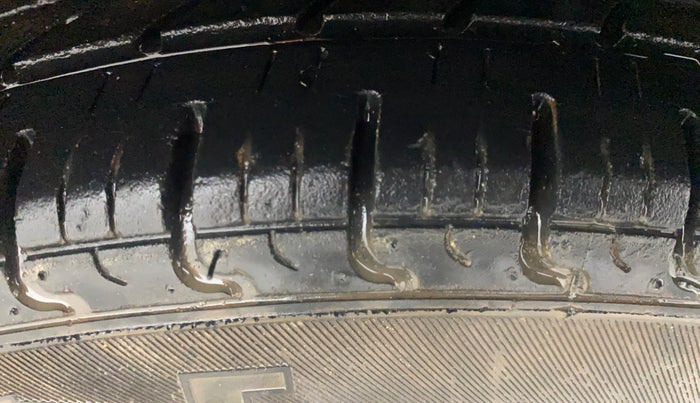 2018 Renault Kwid RXT 1.0 AMT (O), Petrol, Automatic, 25,925 km, Right Front Tyre Tread