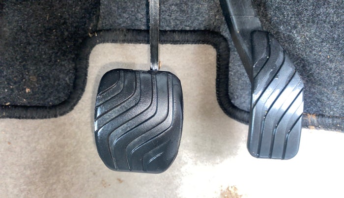 2018 Renault Kwid RXT 1.0 AMT (O), Petrol, Automatic, 25,925 km, Pedals