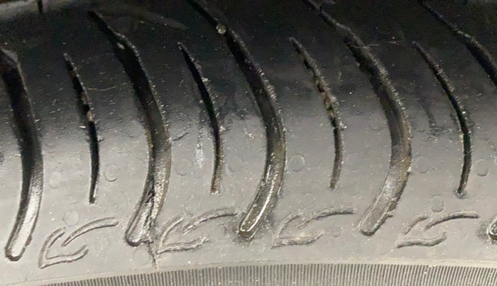 2016 Honda Amaze 1.2L I-VTEC S, Petrol, Manual, 56,855 km, Right Rear Tyre Tread