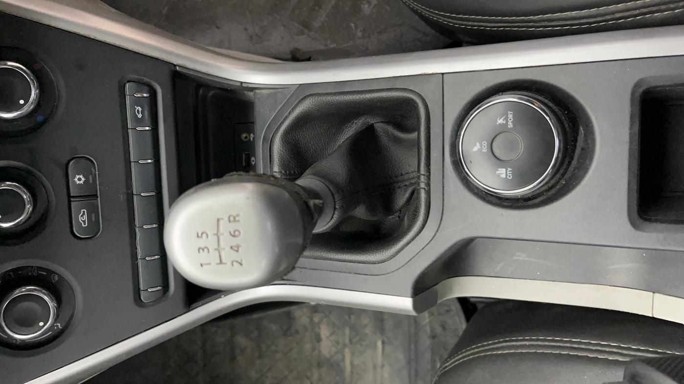 2019 Tata NEXON XM PETROL, Petrol, Manual, 47,940 km, Gear Lever