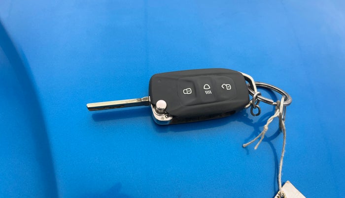 2019 Tata NEXON XM PETROL, Petrol, Manual, 48,159 km, Key Close Up