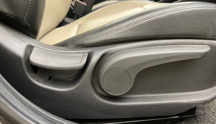 2018 Hyundai Verna 1.6 VTVT SX (O) AT, Petrol, Automatic, 81,555 km, Driver Side Adjustment Panel
